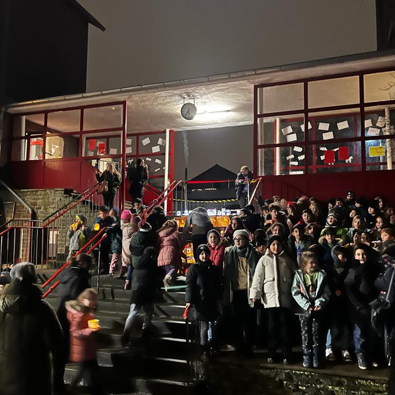 Lichterfest Schulgebäude