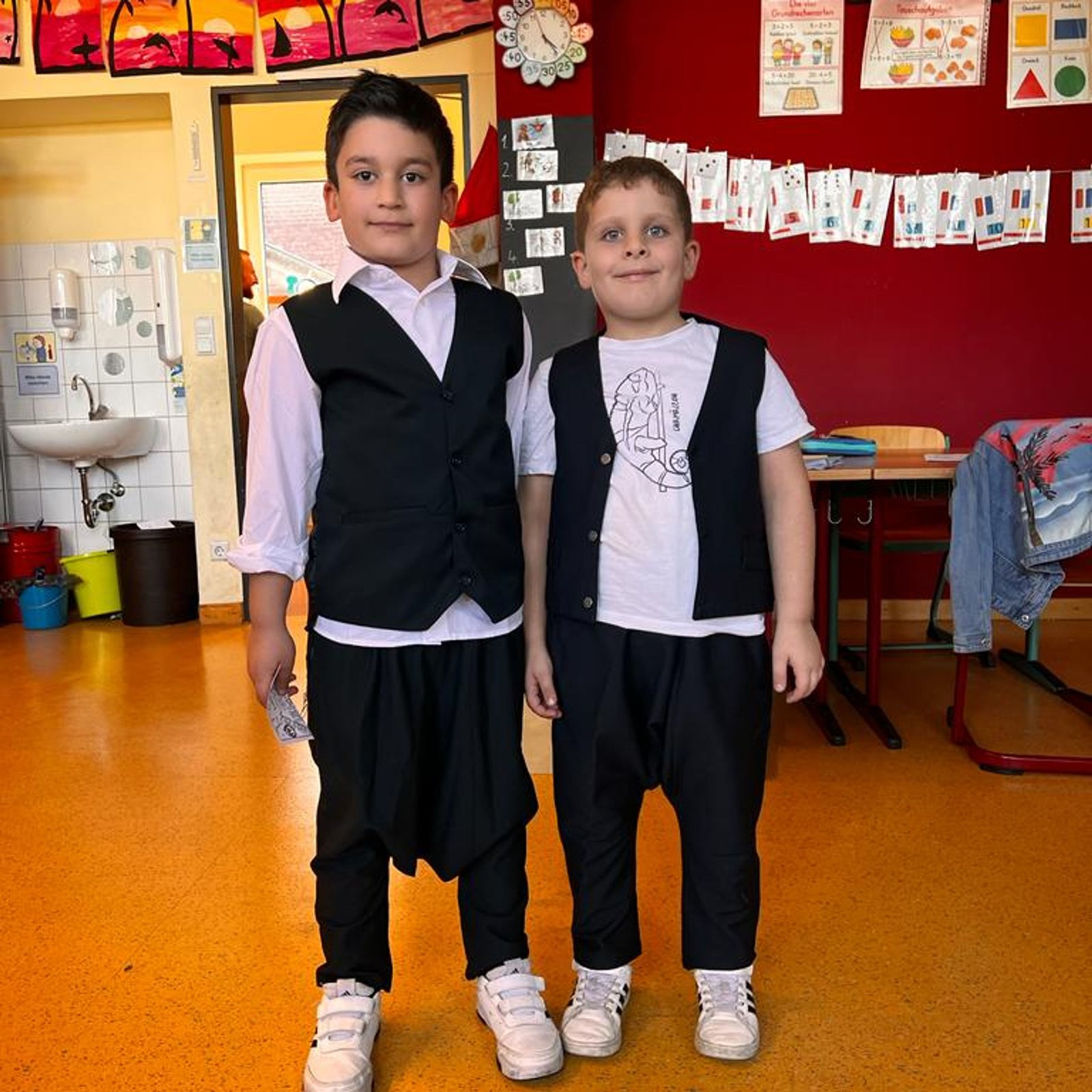 Verkleidete Jungen